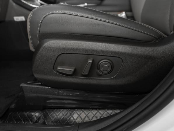 Kia Carnival IV Рестайлинг с пробегом 2025 года, цена 5 700 000 рублей, 9950 км, минивэн, Автокод Объявления