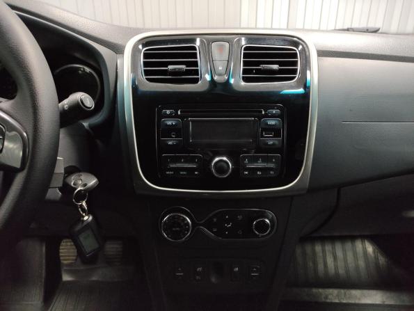 Renault Sandero II с пробегом 2015 года, цена 949 000 рублей, 131610 км, хэтчбек, Автокод Объявления