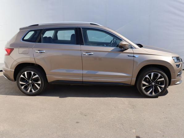Skoda Karoq I Рестайлинг с пробегом 2024 года, цена 2 780 000 рублей, 3689 км, внедорожник, Автокод Объявления