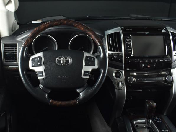 Toyota Land Cruiser 200 Series Рестайлинг 1 с пробегом 2014 года, цена 3 785 995 рублей, 400279 км, внедорожник, Автокод Объявления