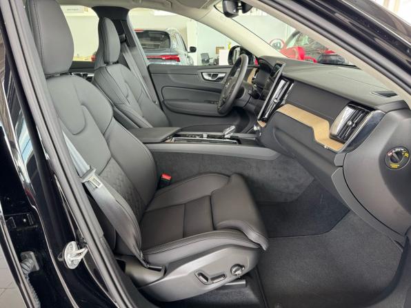 Volvo XC60 II Рестайлинг 2 с пробегом 2025 года, цена 7 800 000 рублей, 571 км, внедорожник, Автокод Объявления