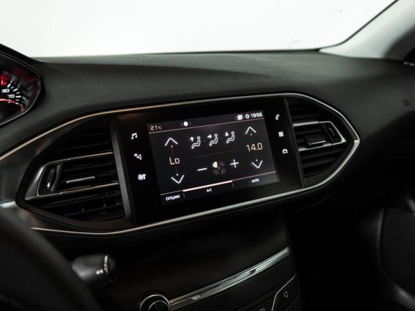 Peugeot 308 II Рестайлинг с пробегом 2018 года, цена 1 299 700 рублей, 176958 км, универсал, Автокод Объявления