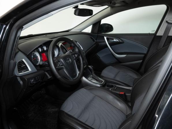 Opel Astra J Рестайлинг с пробегом 2014 года, цена 955 000 рублей, 138000 км, хэтчбек, Автокод Объявления