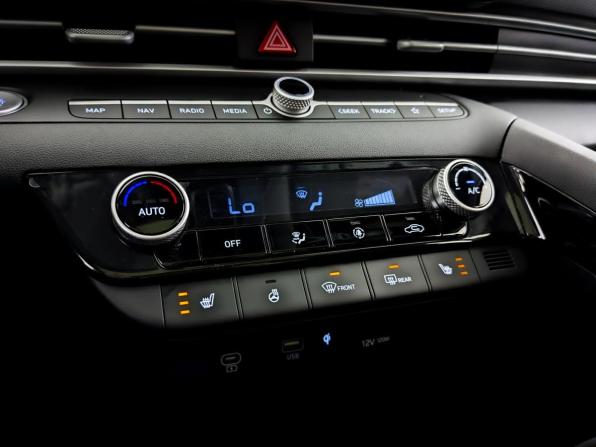 Hyundai Elantra VII (CN7) Рестайлинг с пробегом 2023 года, цена 2 049 000 рублей, 40500 км, седан, Автокод Объявления