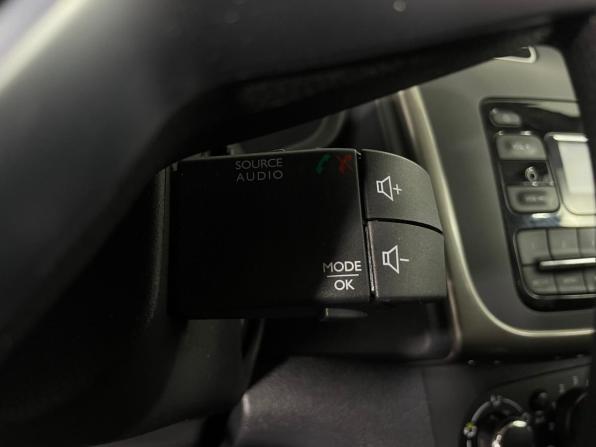 Renault Sandero II Рестайлинг с пробегом 2018 года, цена 1 233 000 рублей, 65043 км, хэтчбек, Автокод Объявления