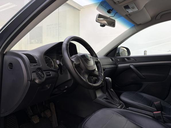 Skoda Octavia II (A5) Рестайлинг с пробегом 2011 года, цена 649 000 рублей, 216513 км, лифтбек, Автокод Объявления