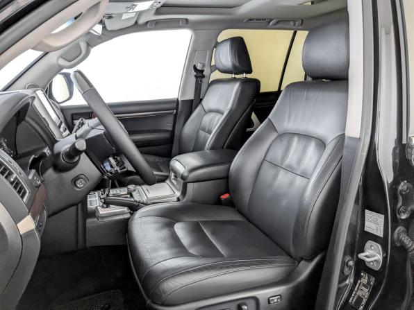Toyota Land Cruiser 200 Series Рестайлинг 2 с пробегом 2017 года, цена 4 689 000 рублей, 300506 км, внедорожник, Автокод Объявления