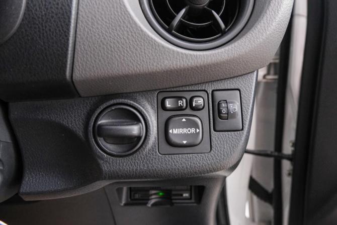 Toyota Vitz III (XP130) Рестайлинг с пробегом 2016 года, цена 919 000 рублей, 130000 км, хэтчбек, Автокод Объявления
