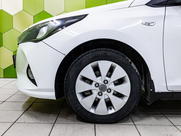 Hyundai Solaris II Рестайлинг с пробегом 2021 года, цена 1 040 000 рублей, 358181 км, седан, Автокод Объявления