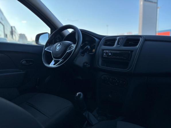 Renault Logan II Рестайлинг с пробегом 2021 года, цена 750 000 рублей, 130601 км, седан, Автокод Объявления