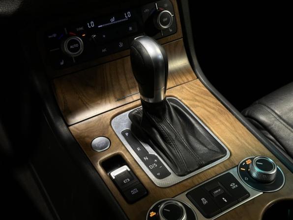 Volkswagen Touareg II Рестайлинг с пробегом 2015 года, цена 2 800 000 рублей, 265688 км, внедорожник, Автокод Объявления
