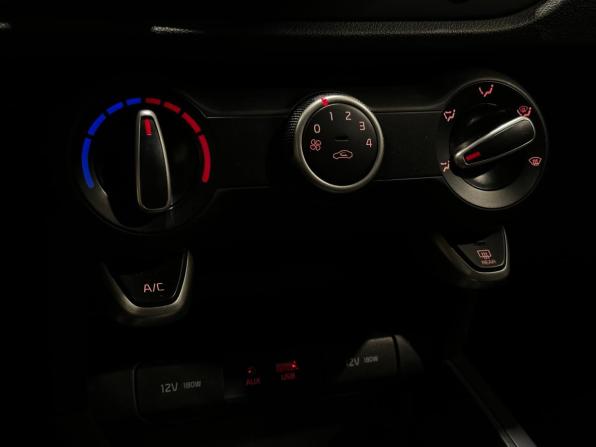 Kia Rio IV с пробегом 2018 года, цена 1 350 000 рублей, 79692 км, седан, Автокод Объявления