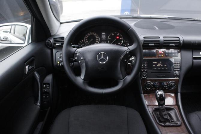 Mercedes-Benz C-Класс II (W203) Рестайлинг с пробегом 2006 года, цена 990 000 рублей, 427066 км, седан, Автокод Объявления