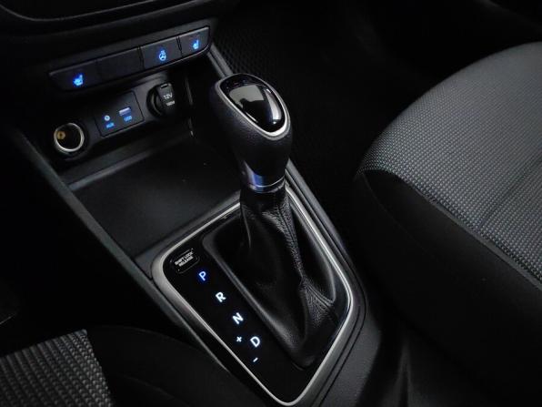 Hyundai Solaris II с пробегом 2017 года, цена 1 051 000 рублей, 155000 км, седан, Автокод Объявления
