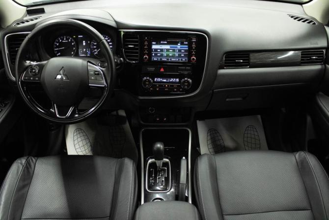 Mitsubishi Outlander III Рестайлинг 2 с пробегом 2017 года, цена 1 879 000 рублей, 159848 км, внедорожник, Автокод Объявления