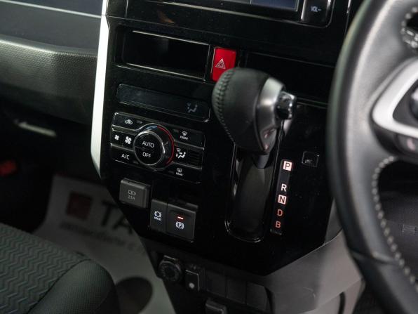 Toyota Roomy I Рестайлинг с пробегом 2022 года, цена 1 200 000 рублей, 47230 км, микровэн, Автокод Объявления
