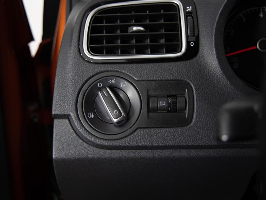 Volkswagen Polo V Рестайлинг Санкт-Петербург  - изображение 18