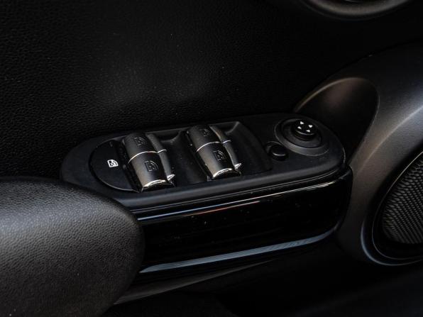 Mini Hatch III (F55/F56) Рестайлинг с пробегом 2019 года, цена 2 130 000 рублей, 79700 км, хэтчбек, Автокод Объявления