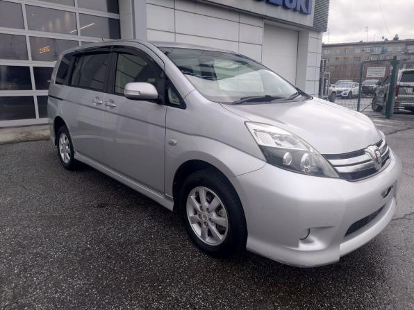 Toyota ISis I Рестайлинг с пробегом 2012 года, цена 1 350 000 рублей, 92650 км, компактвэн, Автокод Объявления