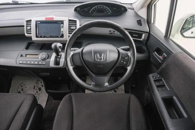 Honda Freed I Рестайлинг с пробегом 2012 года, цена 999 000 рублей, 180000 км, компактвэн, Автокод Объявления