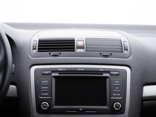 Skoda Octavia II (A5) Рестайлинг с пробегом 2013 года, цена 965 000 рублей, 253203 км, лифтбек, Автокод Объявления