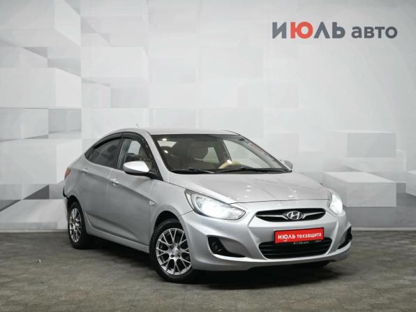 Hyundai Solaris I с пробегом 2012 года, цена 550 000 рублей, 217517 км, седан, Автокод Объявления
