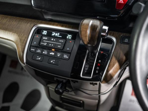 Honda Stepwgn V с пробегом 2015 года, цена 1 685 500 рублей, 106519 км, минивэн, Автокод Объявления