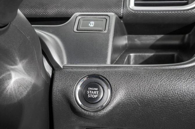 Suzuki Solio III с пробегом 2018 года, цена 1 049 000 рублей, 117800 км, микровэн, Автокод Объявления