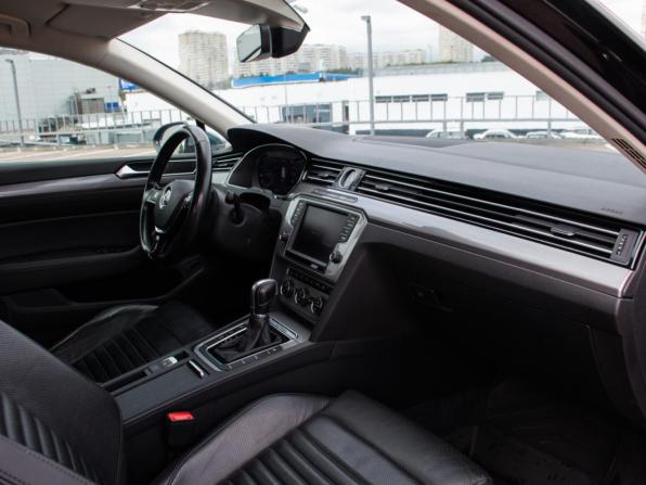 Volkswagen Passat B8 с пробегом 2017 года, цена 2 097 000 рублей, 276717 км, универсал, Автокод Объявления