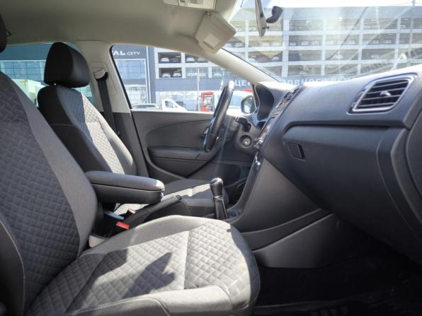 Volkswagen Polo V Рестайлинг с пробегом 2018 года, цена 1 219 000 рублей, 128719 км, седан, Автокод Объявления