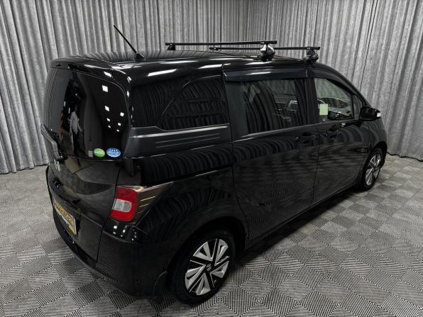 Honda Freed I Рестайлинг с пробегом 2013 года, цена 1 200 000 рублей, 130187 км, компактвэн, Автокод Объявления