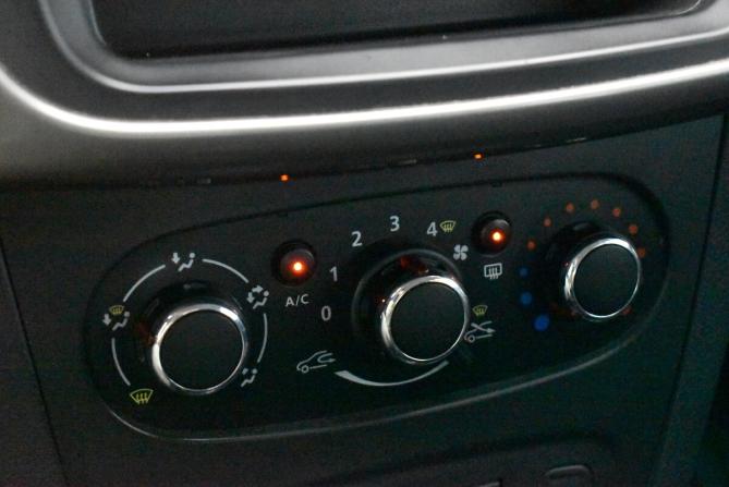Renault Sandero II с пробегом 2017 года, цена 820 000 рублей, 147145 км, хэтчбек, Автокод Объявления