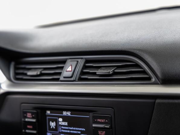 Kia Rio IV Рестайлинг с пробегом 2021 года, цена 1 638 000 рублей, 82310 км, седан, Автокод Объявления