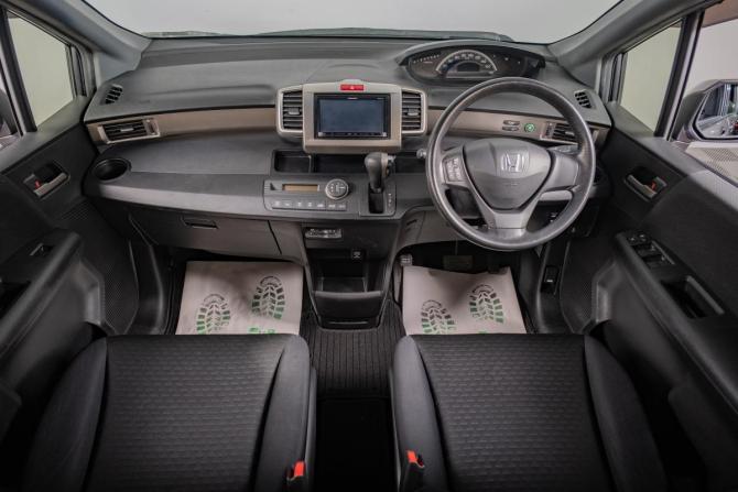 Honda Freed I Рестайлинг с пробегом 2013 года, цена 1 299 000 рублей, 146550 км, компактвэн, Автокод Объявления