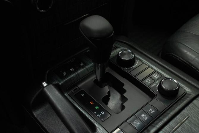Toyota Land Cruiser 200 Series Рестайлинг 2 с пробегом 2015 года, цена 4 789 000 рублей, 324353 км, внедорожник, Автокод Объявления