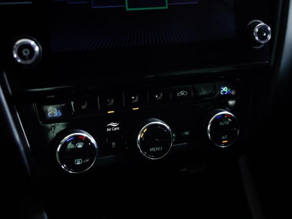 Skoda Octavia III (A7) Рестайлинг с пробегом 2018 года, цена 1 149 000 рублей, 339541 км, лифтбек, Автокод Объявления