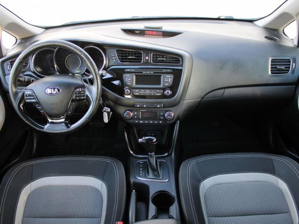 Kia Ceed II с пробегом 2015 года, цена 1 029 000 рублей, 204178 км, хэтчбек, Автокод Объявления