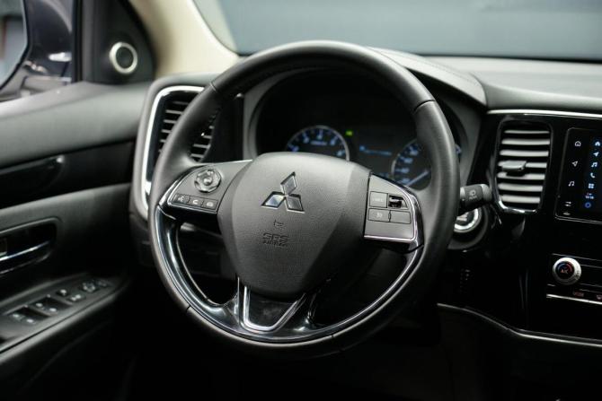 Mitsubishi Outlander III Рестайлинг 3 с пробегом 2021 года, цена 1 999 000 рублей, 123125 км, внедорожник, Автокод Объявления