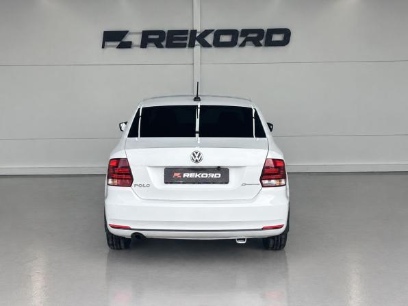 Volkswagen Polo V Рестайлинг с пробегом 2018 года, цена 1 049 000 рублей, 98020 км, седан, Автокод Объявления