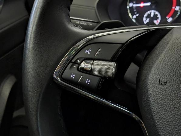 Skoda Octavia IV (A8) с пробегом 2021 года, цена 2 345 000 рублей, 52991 км, лифтбек, Автокод Объявления