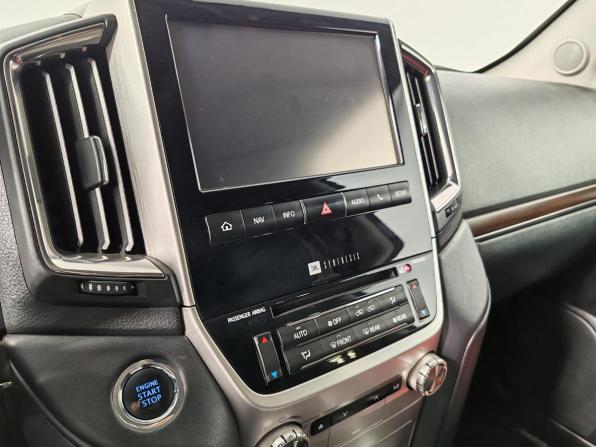 Toyota Land Cruiser 200 Series Рестайлинг 2 с пробегом 2015 года, цена 3 830 000 рублей, 382361 км, внедорожник, Автокод Объявления