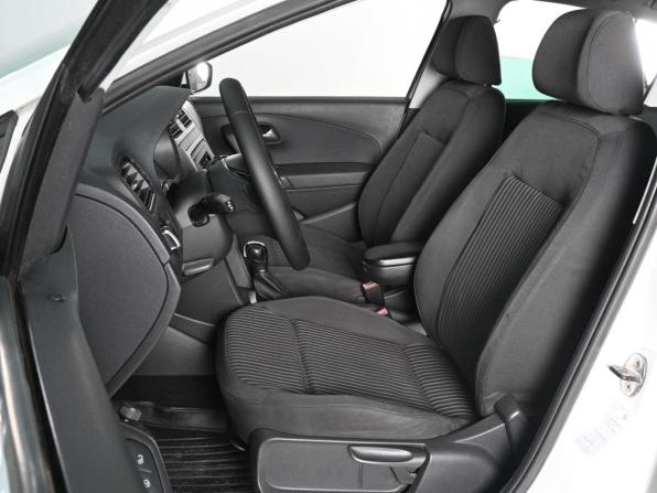 Volkswagen Polo V Рестайлинг с пробегом 2019 года, цена 1 319 000 рублей, 115083 км, седан, Автокод Объявления