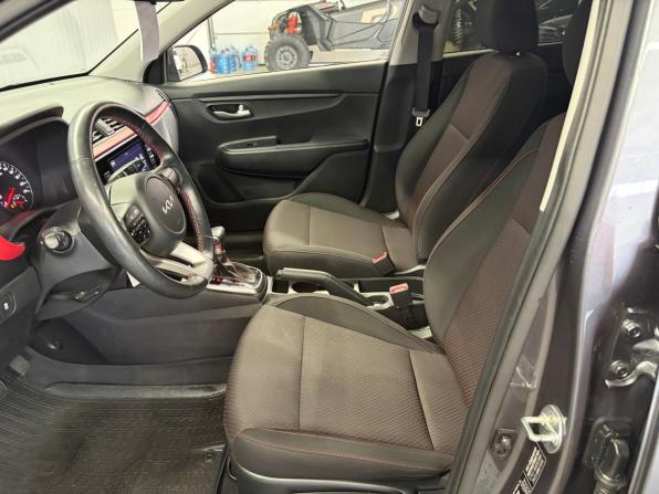 Kia Rio IV Рестайлинг с пробегом 2021 года, цена 1 797 000 рублей, 52000 км, хэтчбек, Автокод Объявления