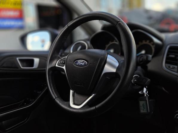 Ford Fiesta Mk6 Рестайлинг с пробегом 2016 года, цена 850 000 рублей, 106000 км, хэтчбек, Автокод Объявления