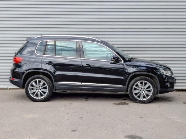 Volkswagen Tiguan I Рестайлинг с пробегом 2015 года, цена 1 795 000 рублей, 92076 км, внедорожник, Автокод Объявления