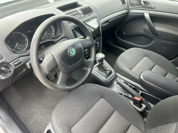 Skoda Octavia II (A5) Рестайлинг с пробегом 2011 года, цена 981 000 рублей, 176972 км, лифтбек, Автокод Объявления