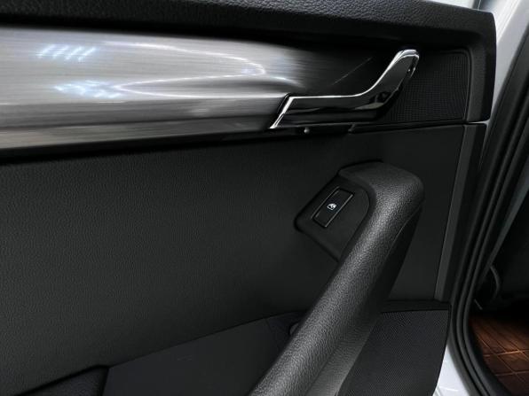 Skoda Octavia III (A7) Рестайлинг с пробегом 2020 года, цена 2 430 000 рублей, 39825 км, лифтбек, Автокод Объявления