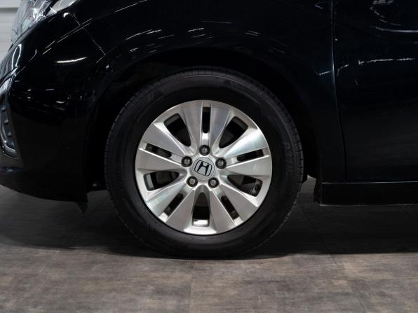 Honda Stepwgn V с пробегом 2015 года, цена 1 740 000 рублей, 137047 км, минивэн, Автокод Объявления