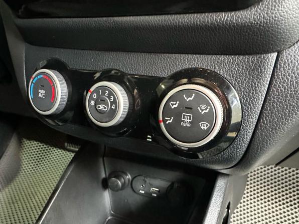 Kia Rio III Рестайлинг с пробегом 2016 года, цена 1 079 900 рублей, 140000 км, хэтчбек, Автокод Объявления