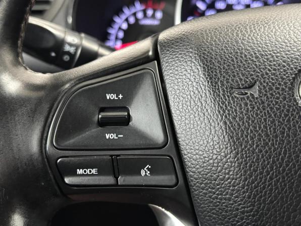 Kia Rio III с пробегом 2015 года, цена 820 000 рублей, 261162 км, хэтчбек, Автокод Объявления